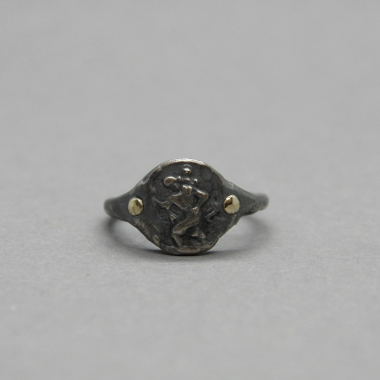 Žiedas su Šv. Kristoforu, juodintas sidabras, auksas, aukso kniedės