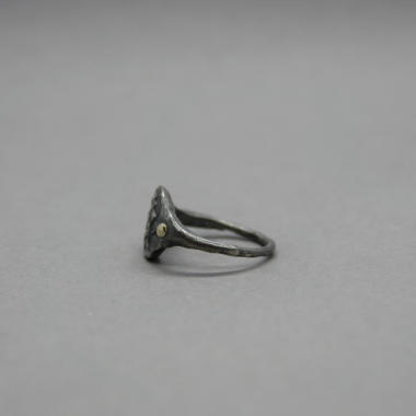 Žiedas su Šv. Kristoforu, sidabrinis žiedas, juodintas sidabras, auksas