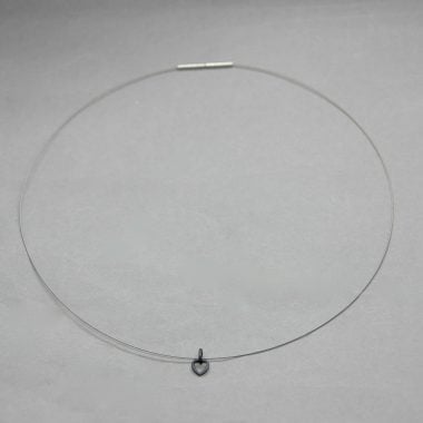 Juodinto sidabro pakabukas, širdutė, lankelis, autorinė juvelyrika